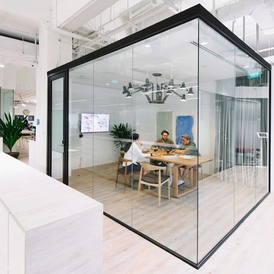 Nội thất hiện đại sử dụng kính